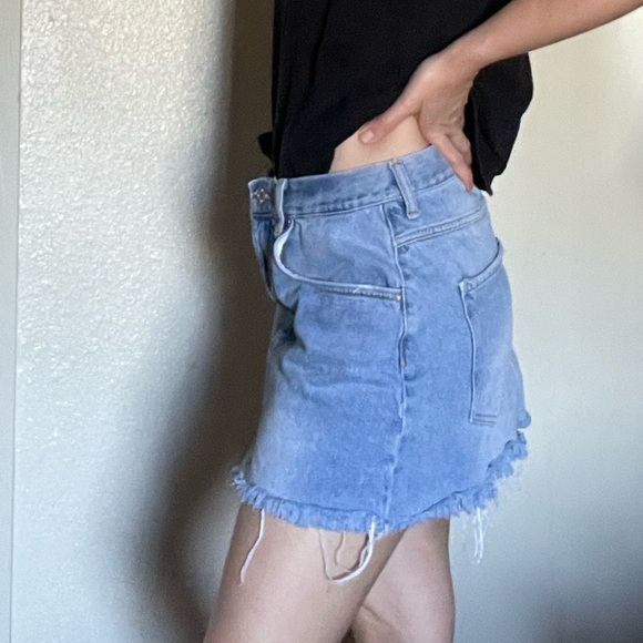 Forever 21 distressed raw hem denim button fly jean mini skirt Sz 30 - Picture 5 of 8